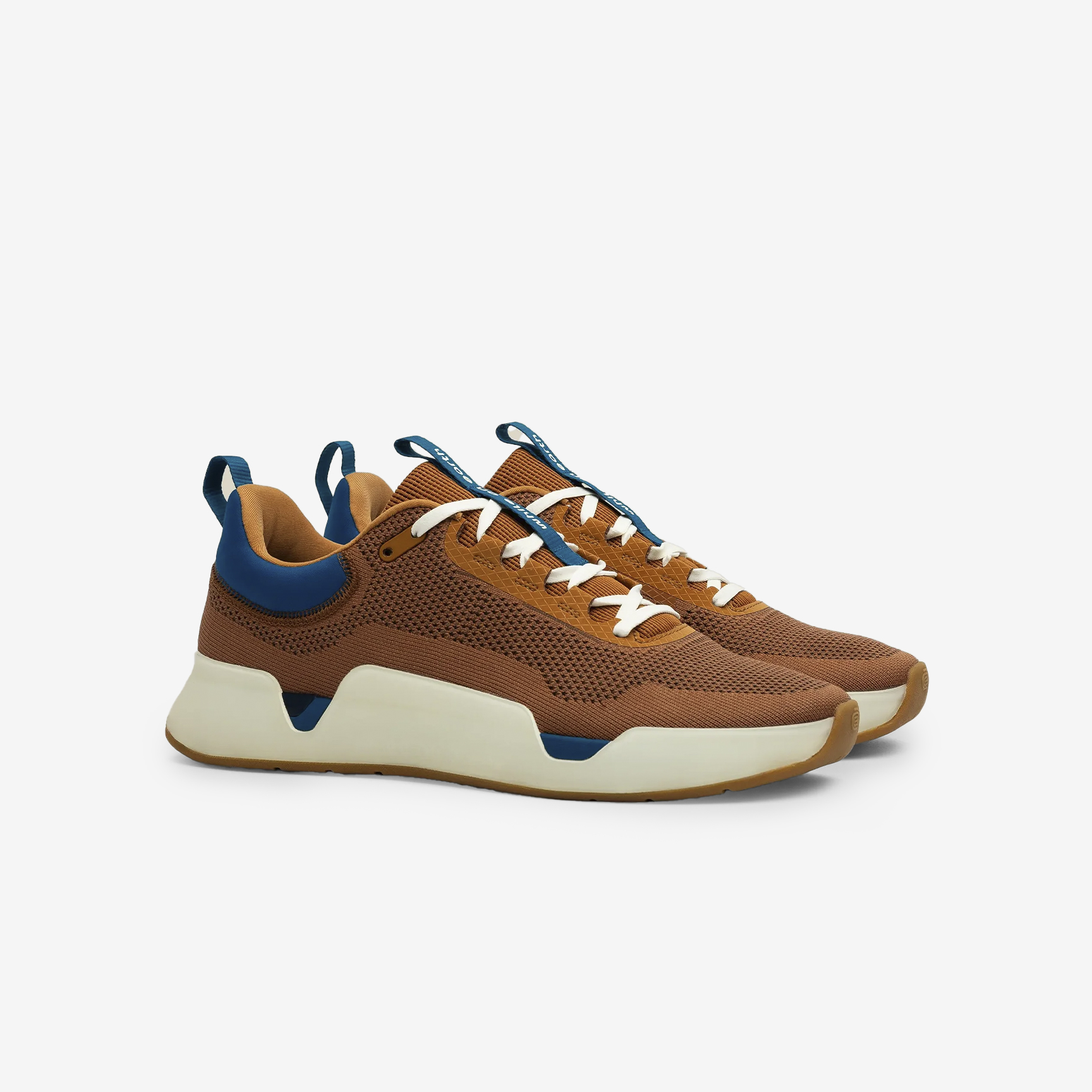 WHILE ON EARTH MOVE TRAINER 4946-Bark/Oat
