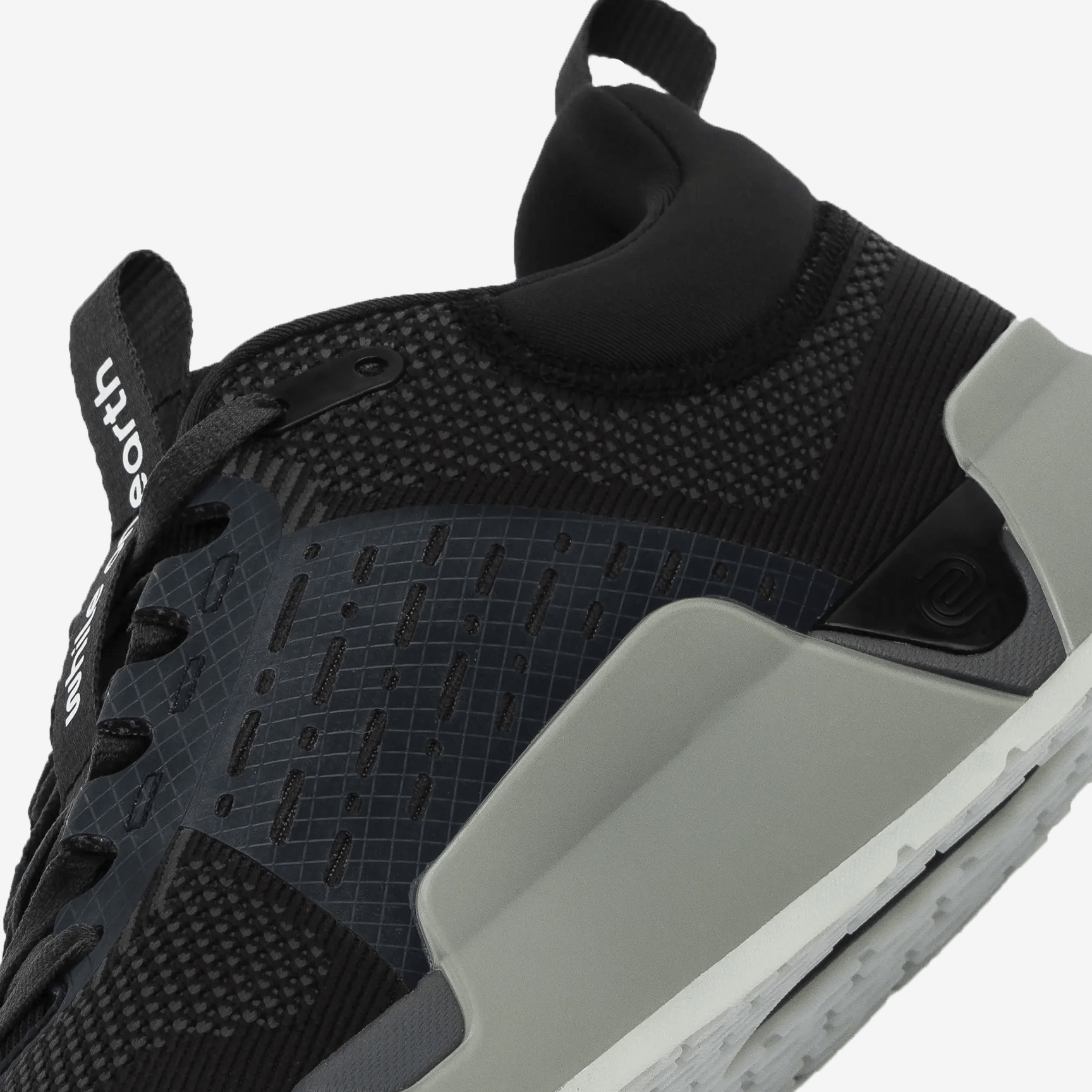 WHILE ON EARTH MOVE TRAINER FTN-black/moon