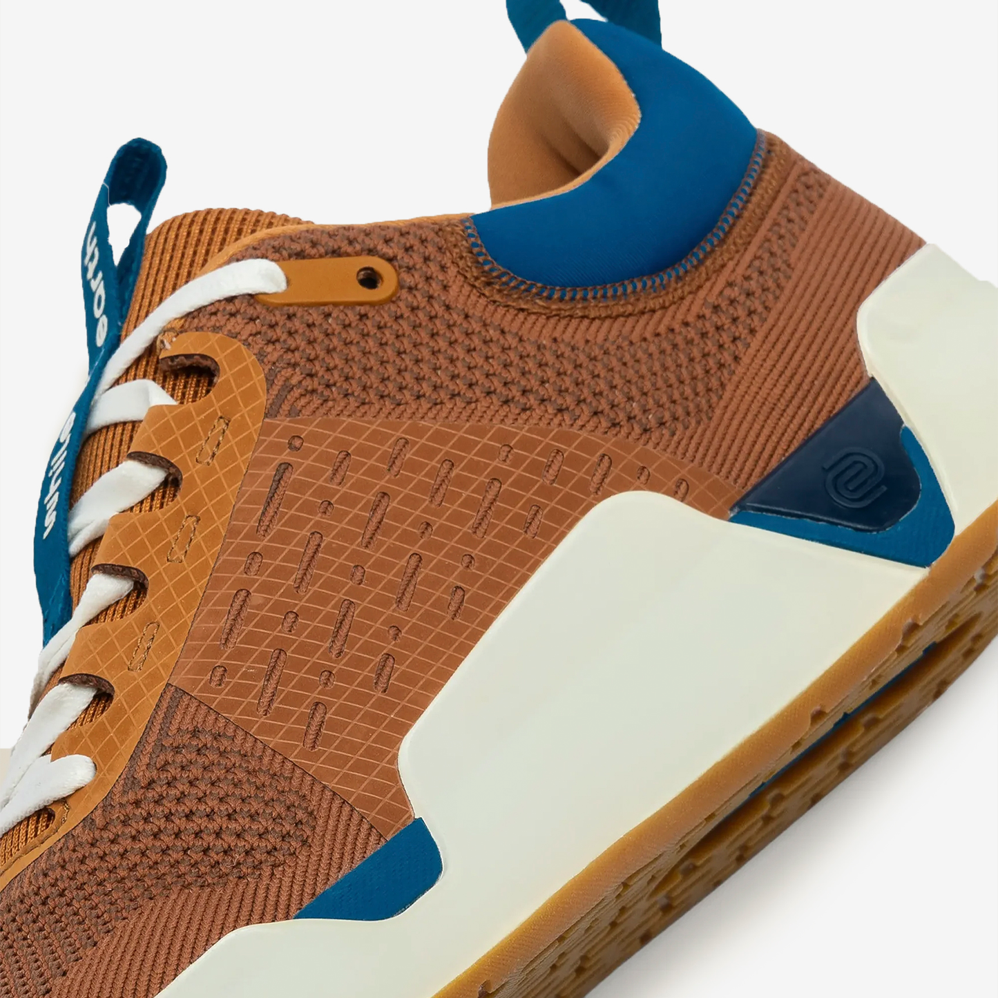 WHILE ON EARTH MOVE TRAINER 4946-Bark/Oat