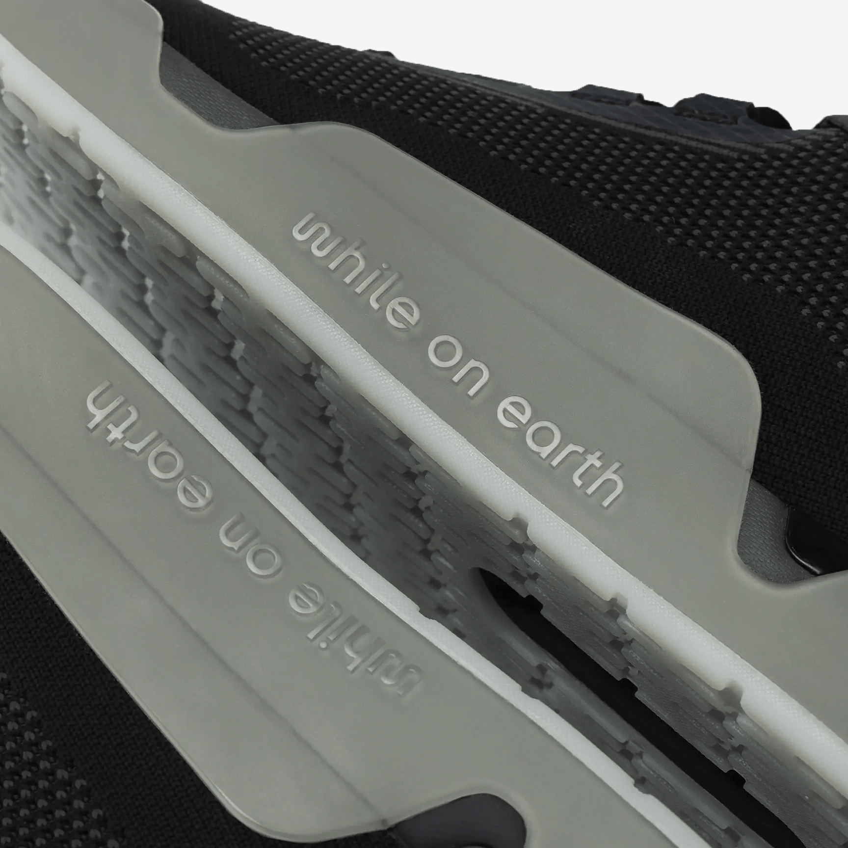 WHILE ON EARTH MOVE TRAINER FTN-black/moon