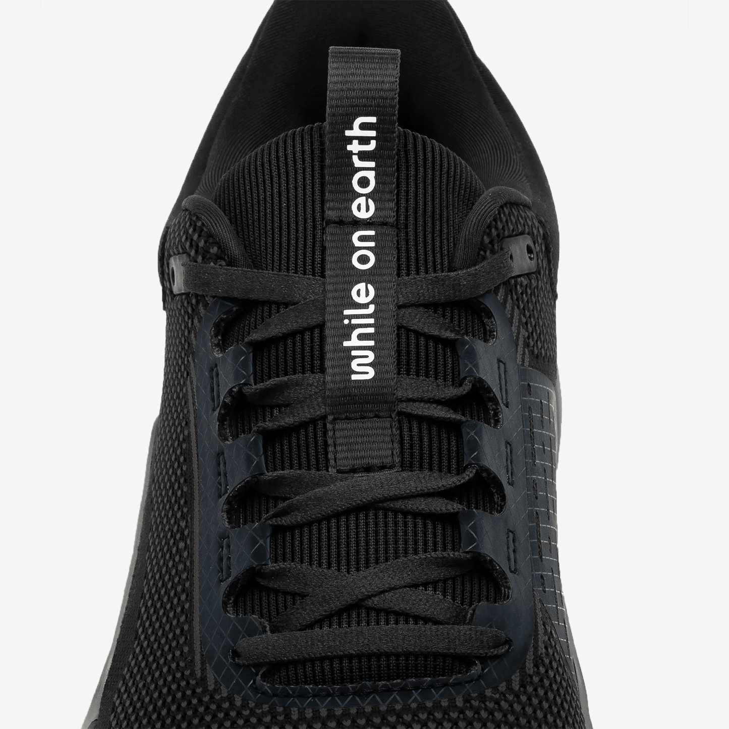 WHILE ON EARTH MOVE TRAINER FTN-black/moon